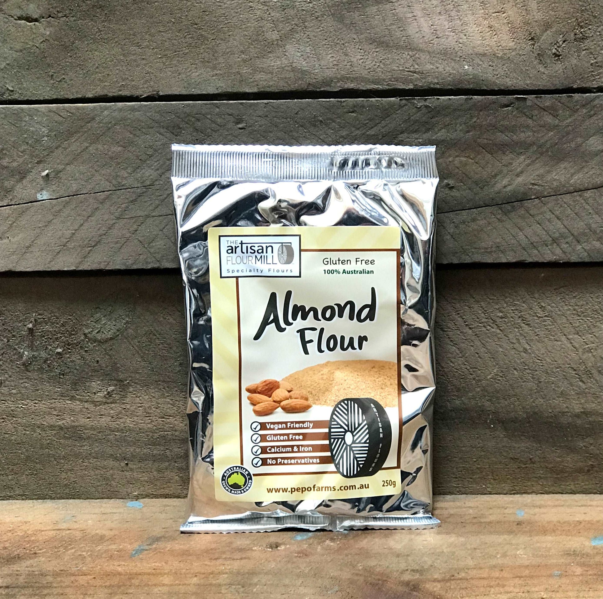 Milled from cold pressed Almond kernels, this flour is ideal for baking your favourite cakes, biscuits and slices. It contains 27% protein and is a good source of dietary fibre, potassium, phosphorus and magnesium.